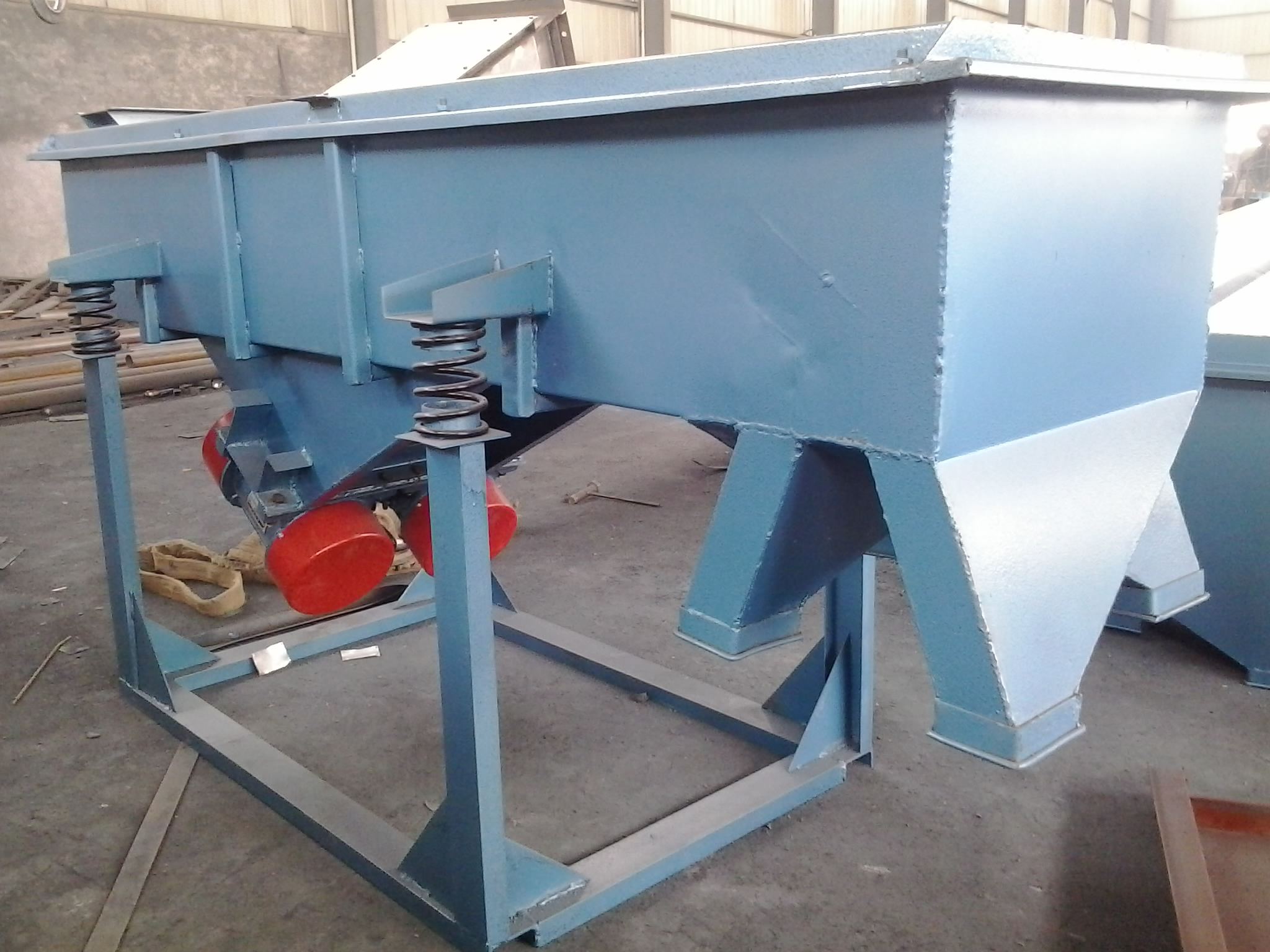 直線篩的(de)網架材質：鋼制(zhì)和(hé)木(mù)質兩種